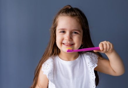 Особенности и аномалии при прорезывании молочных зубов. Почему и что делать?