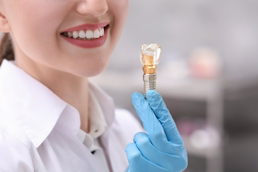 Почему болит имплант зуба