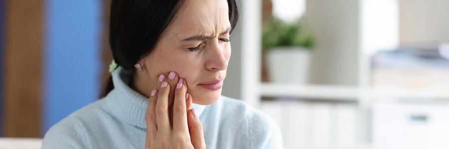 Сколько болит и как заживает десна после удаления зуба?